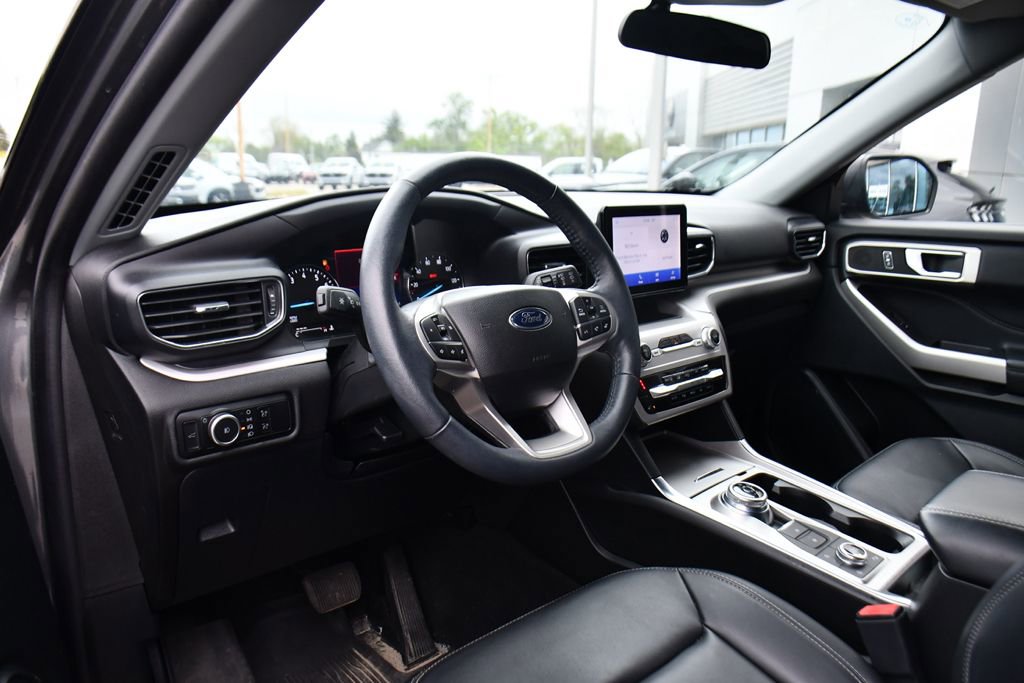 Used 2023 Ford Explorer XLT w/ Equipment Group 202A AWD/4WD image 11