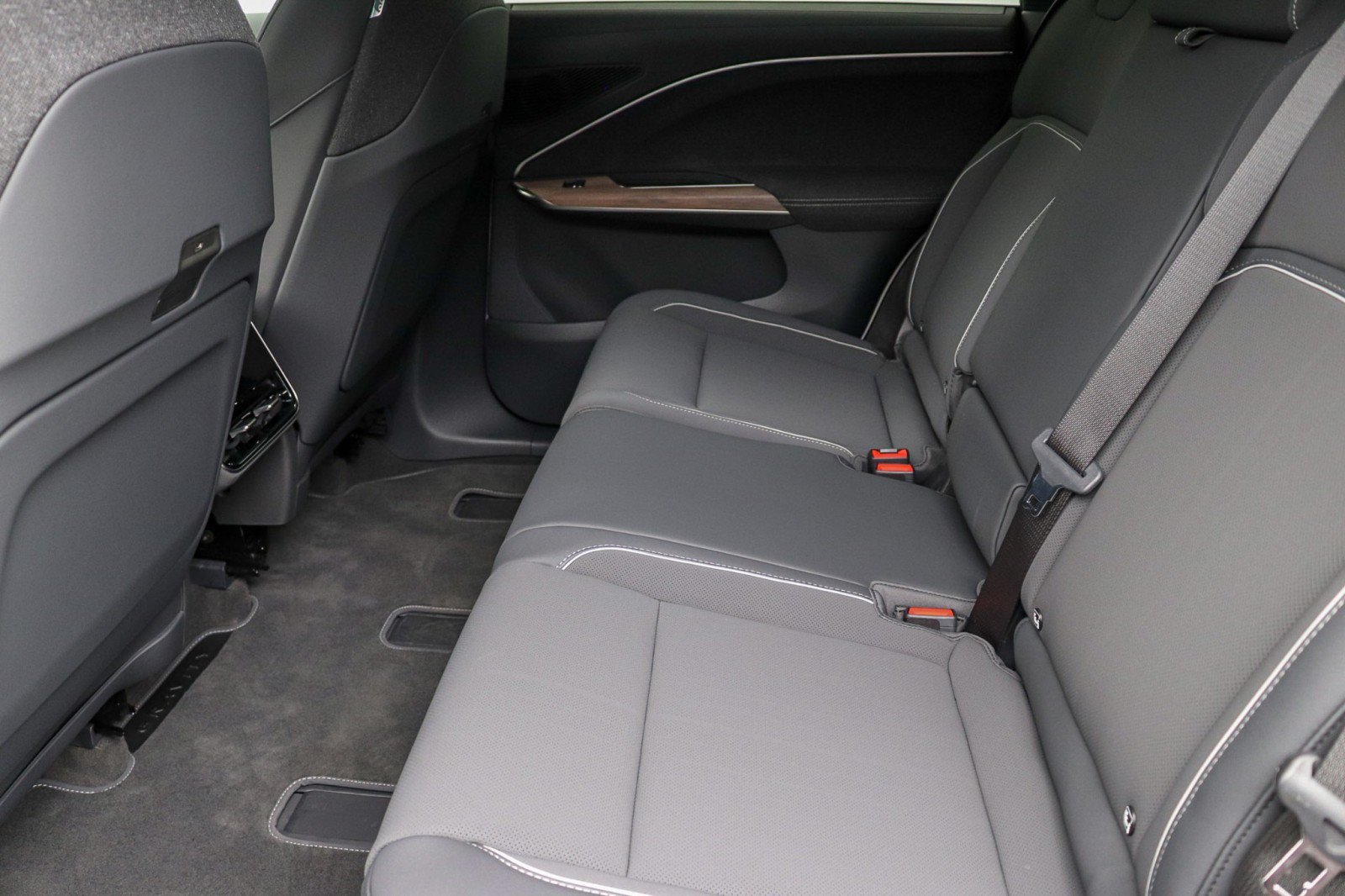 Used 2026 Lucid Gravity Grand Touring AWD/4WD image 27