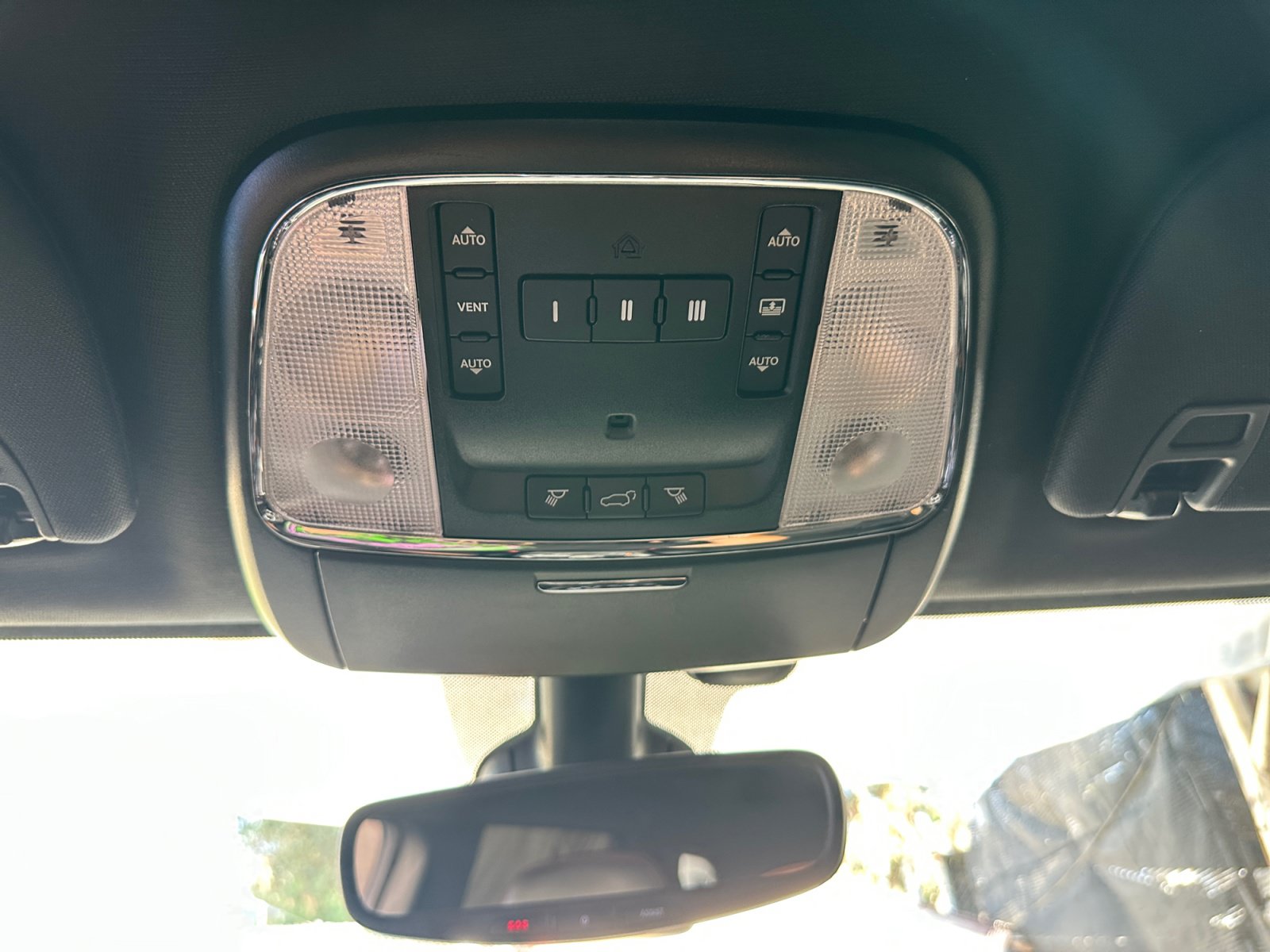 Used 2018 Jeep Grand Cherokee Trailhawk w/ Trailhawk Luxury Group AWD/4WD image 28