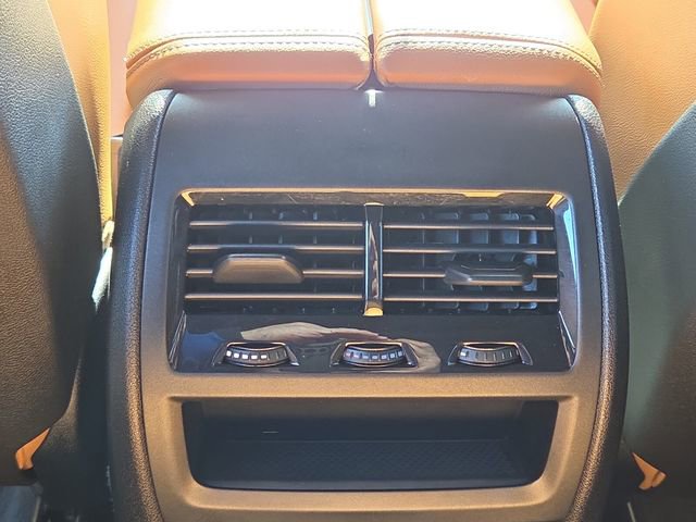 Used 2022 BMW X5 xDrive40i w/ Parking Assistance Package AWD/4WD image 16
