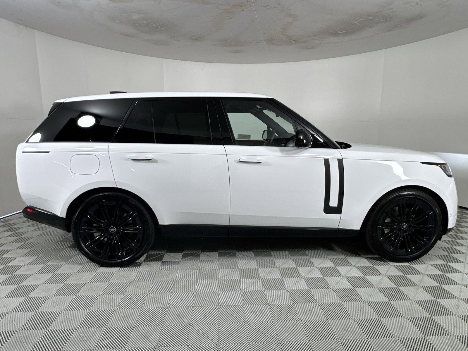 New 2025 Land Rover Range Rover SE image 6