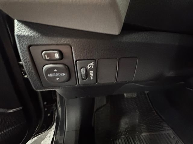 Used 2014 Toyota Corolla LE image 22