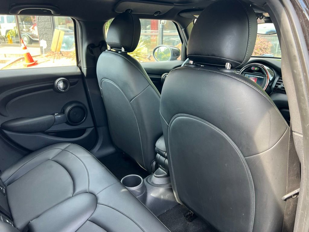 Used 2021 MINI Cooper 4-Door Hardtop image 31