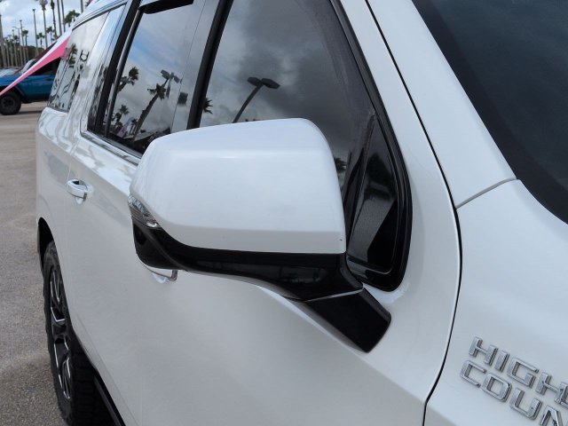 Used 2024 Chevrolet Suburban High Country AWD/4WD image 12