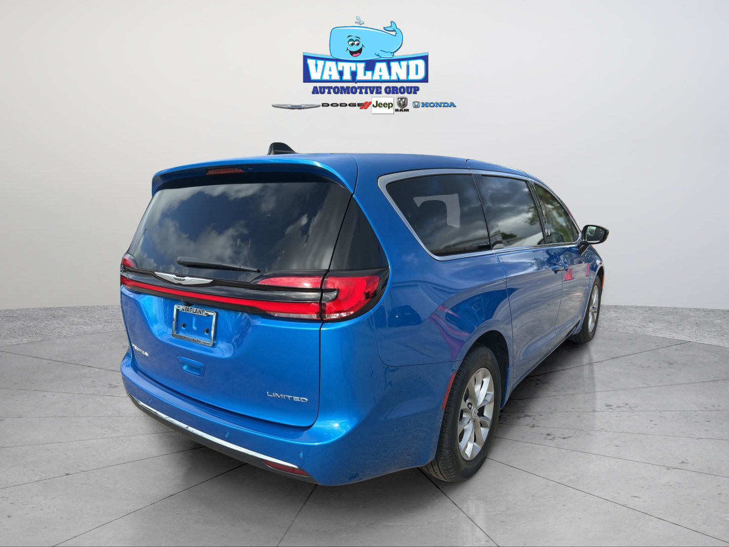 New 2026 Chrysler Pacifica Limited FWD image 5