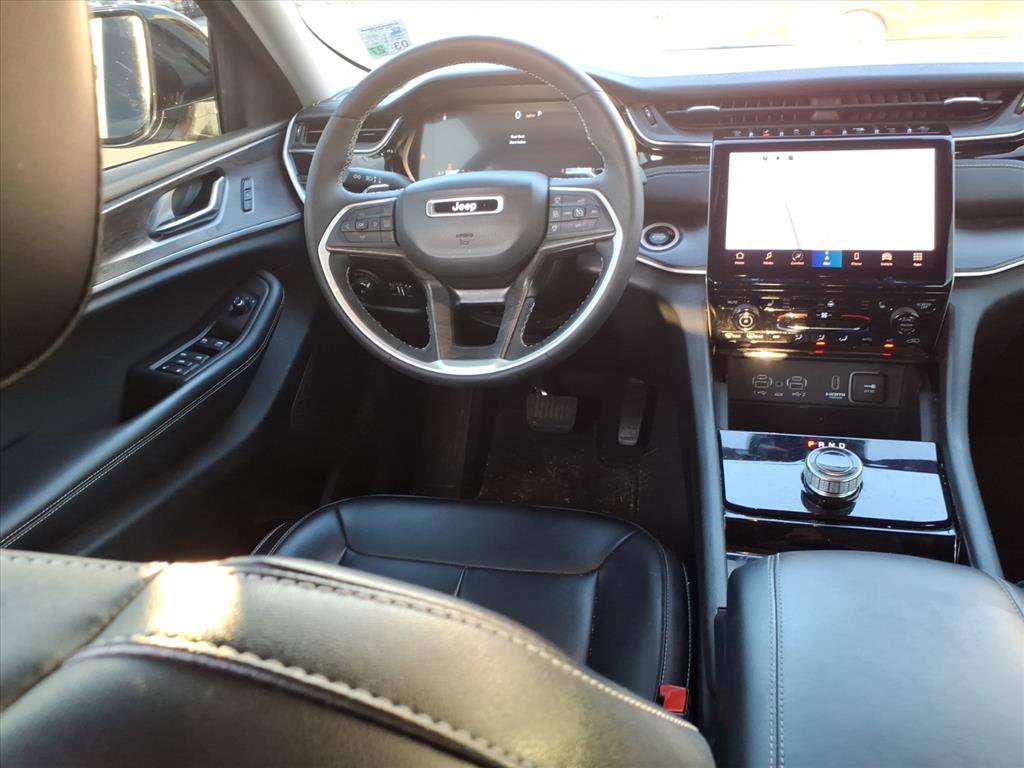 Used 2023 Jeep Grand Cherokee L Limited w/ Black Appearance Package image 4