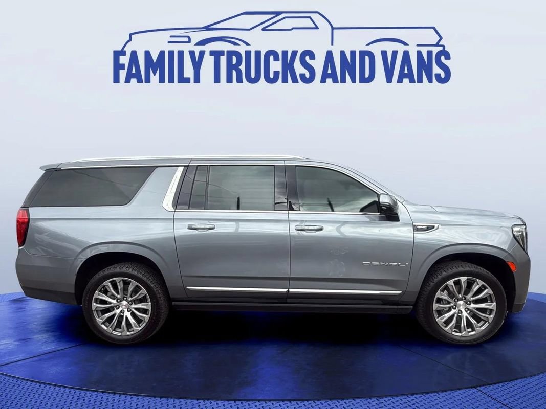 Used 2022 GMC Yukon XL Denali w/ Denali Ultimate Package AWD/4WD image 6