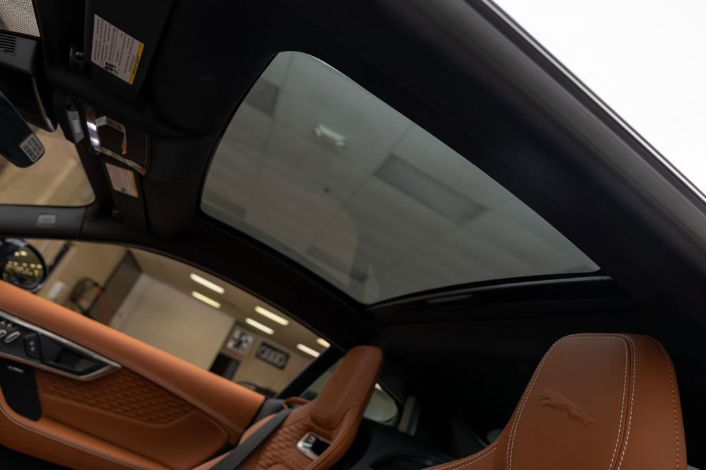 Used 2024 Jaguar F-TYPE R-Dynamic RWD image 17