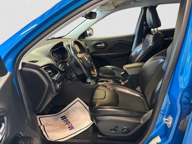 Used 2020 Jeep Cherokee Trailhawk w/ Cold Weather Group image 9