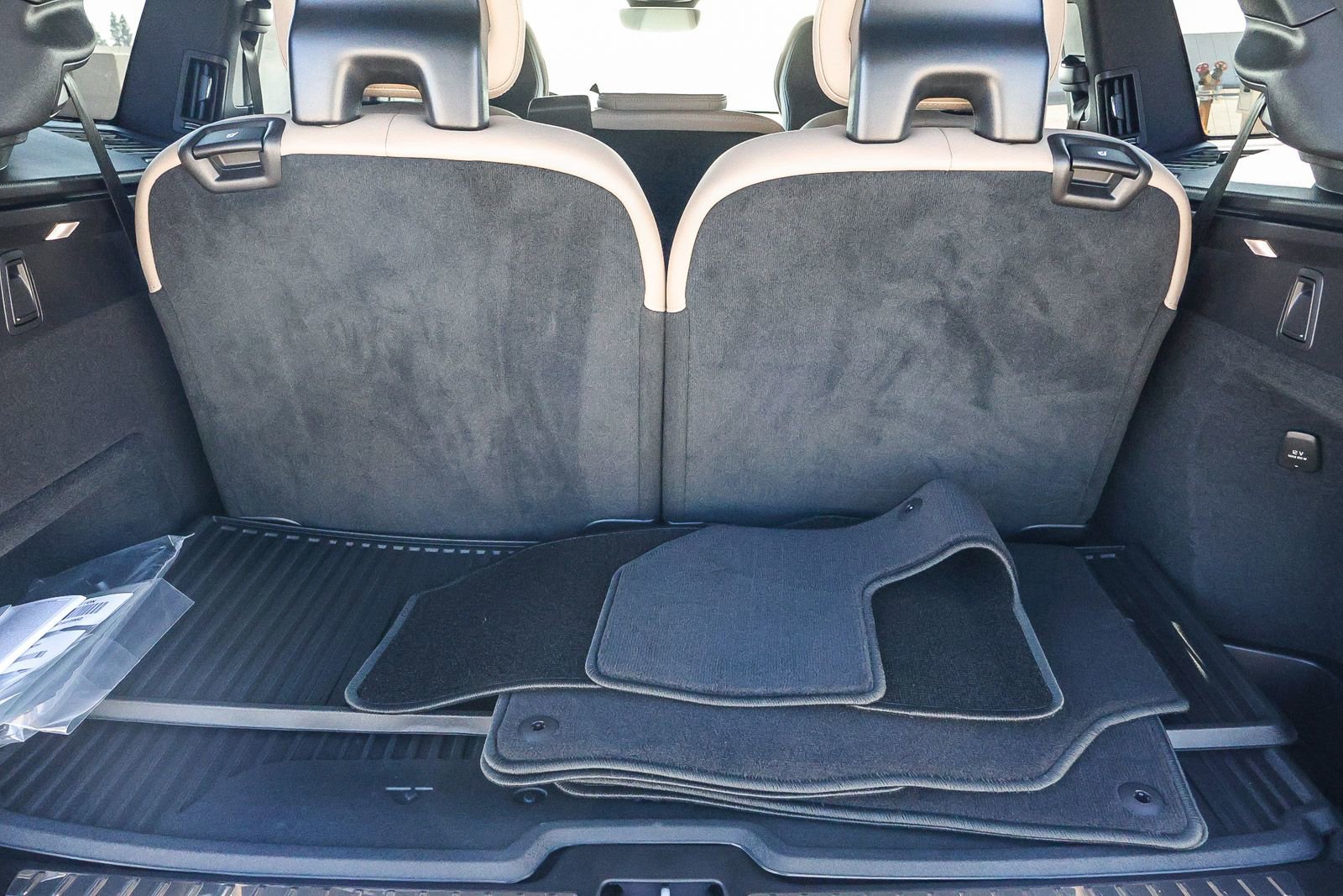 New 2026 Volvo XC90 B6 Ultra w/ Protection Package image 29