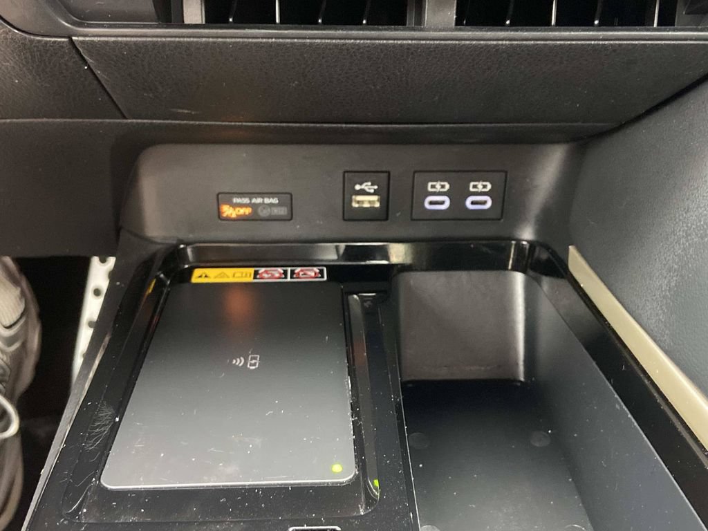 Used 2025 Toyota Camry XSE FWD image 40