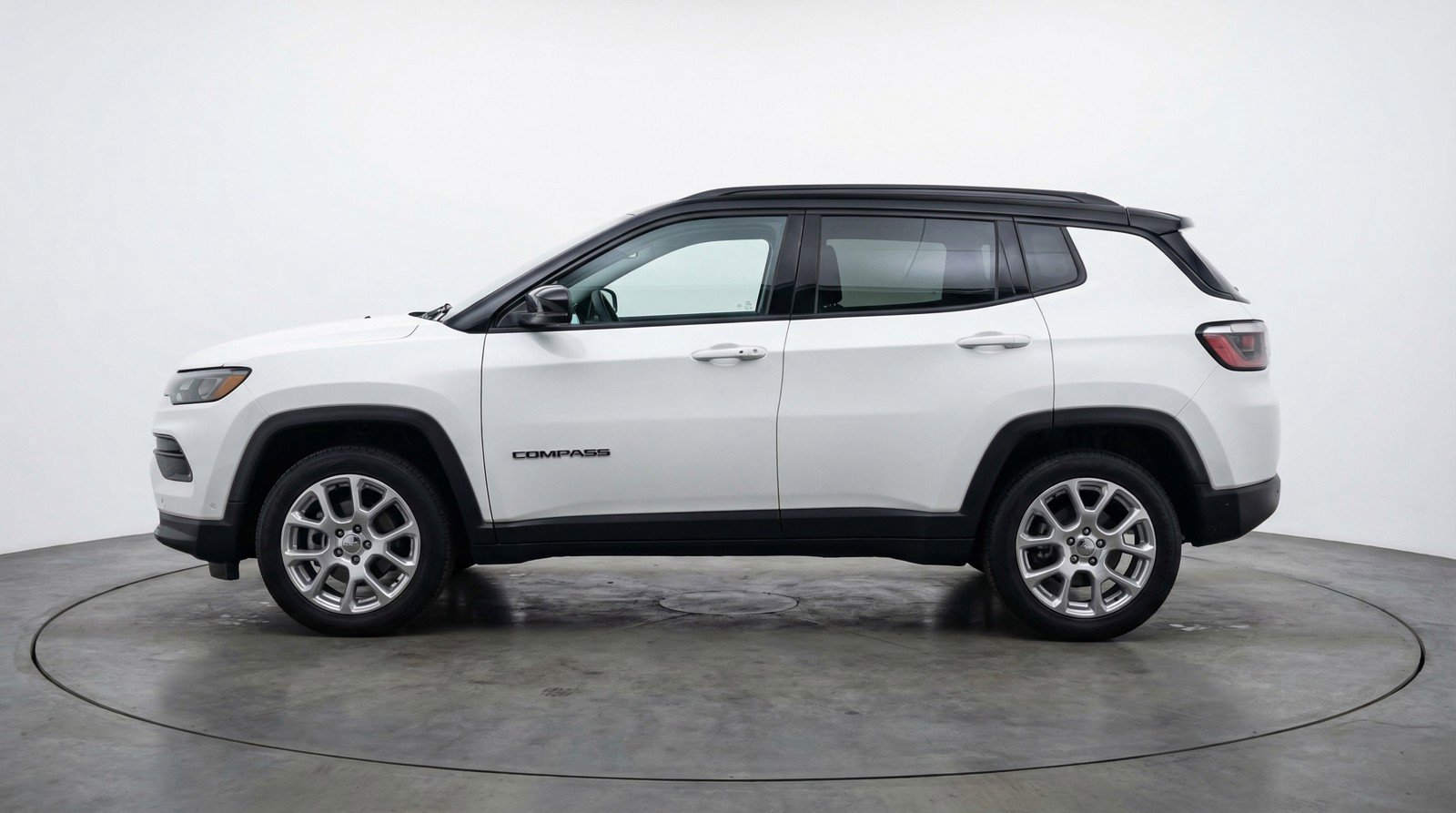 Used 2025 Jeep Compass Limited image 5