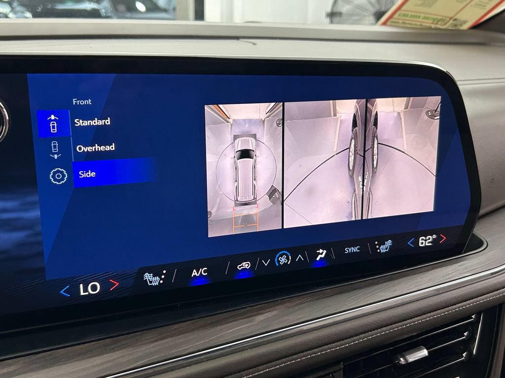 Used 2025 Chevrolet Suburban LT RWD image 10