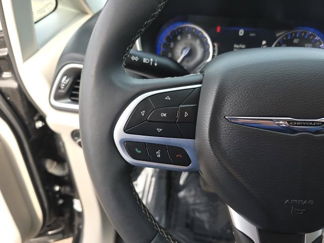 Used 2024 Chrysler Pacifica Touring-L image 28