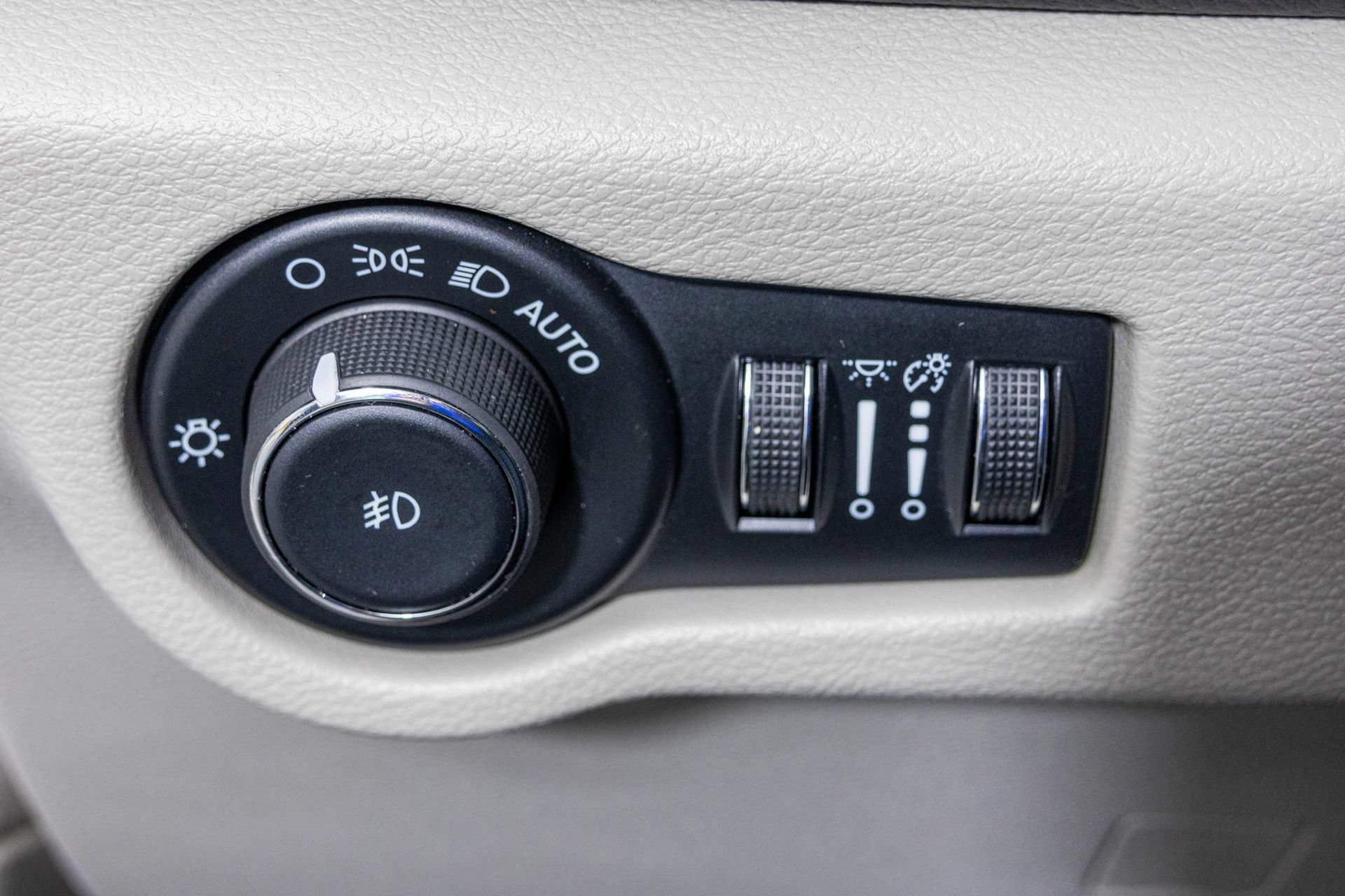 Used 2024 Chrysler Pacifica Limited FWD image 33