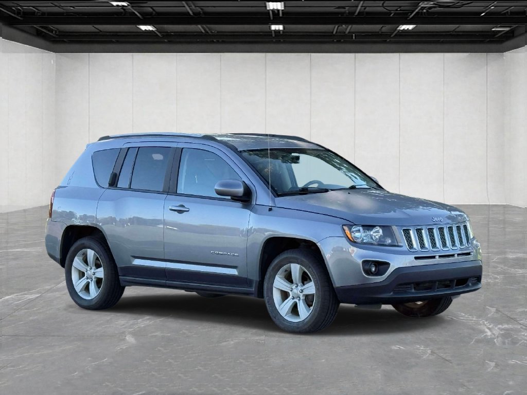 Used 2017 Jeep Compass Latitude AWD/4WD image 3
