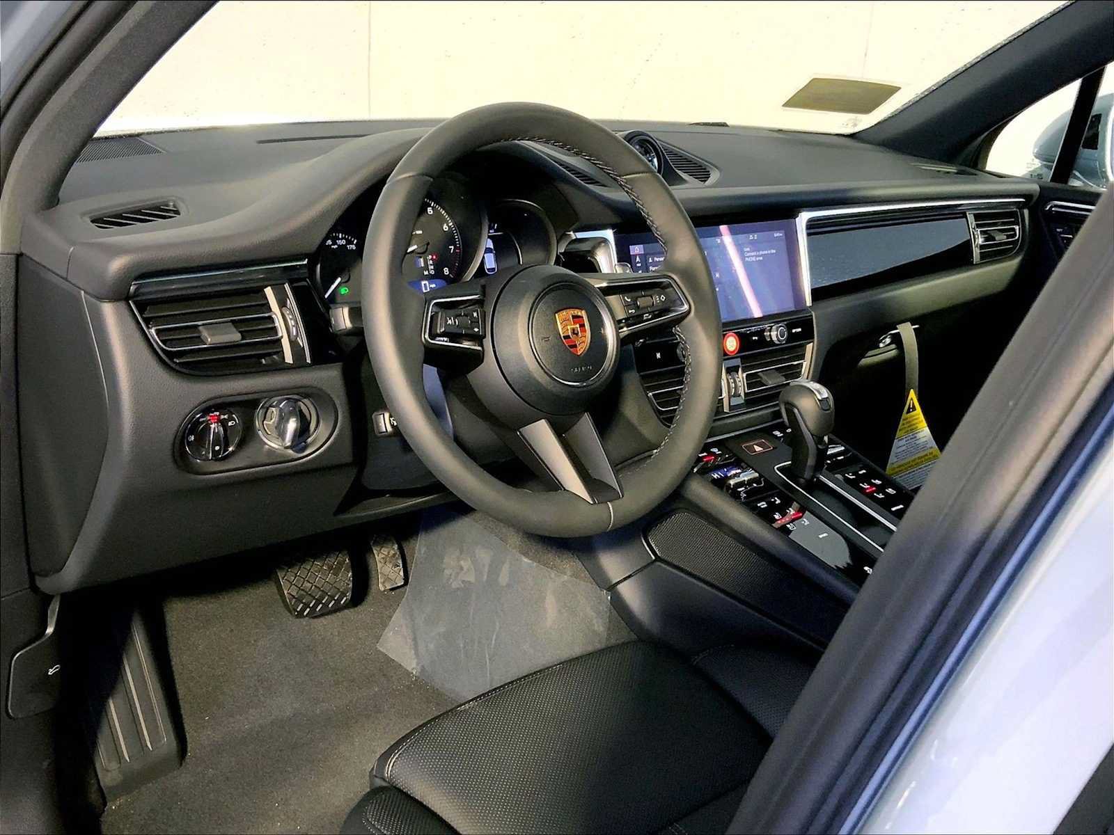 New 2026 Porsche Macan AWD/4WD image 4