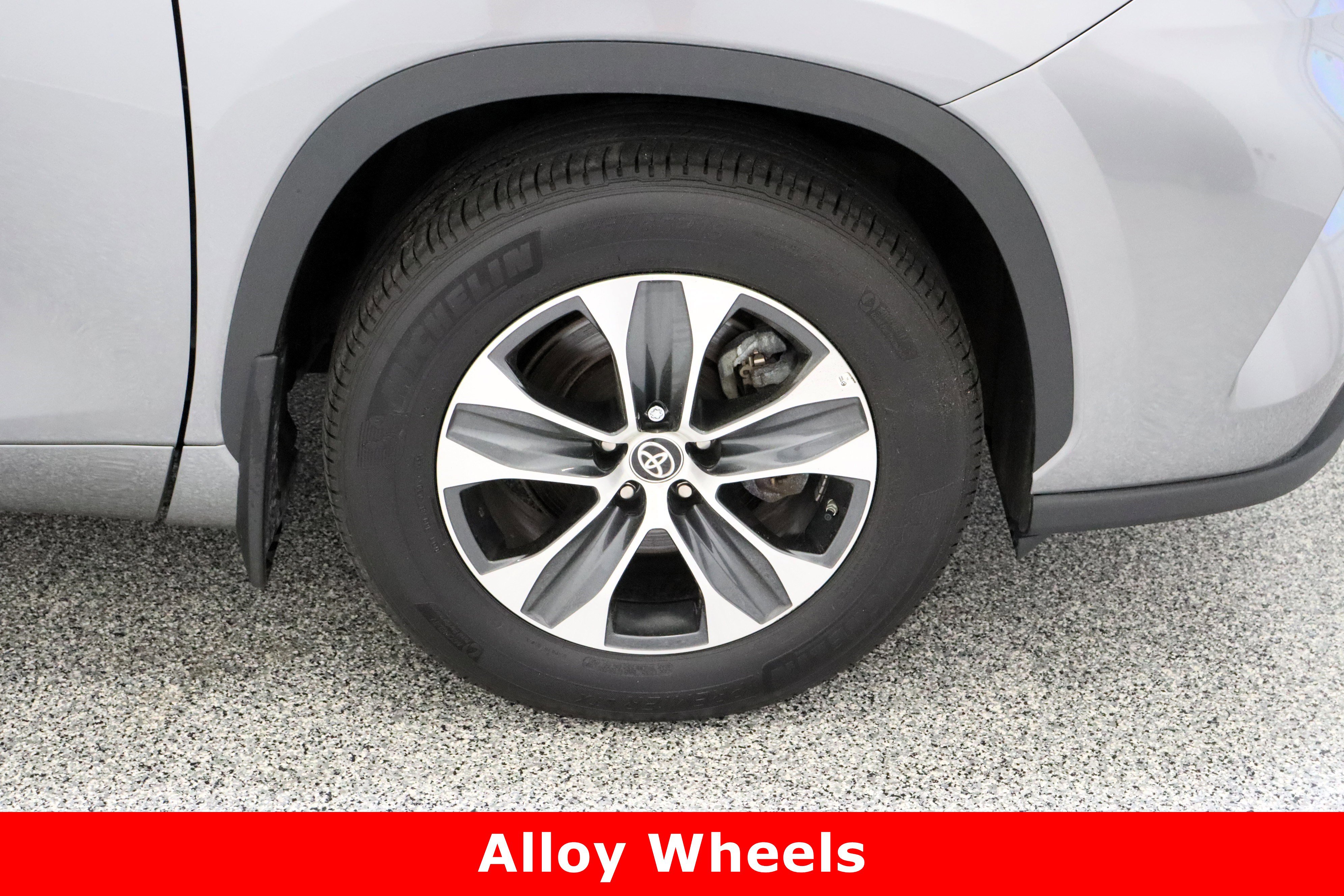 Certified 2025 Toyota Highlander XLE AWD/4WD image 5