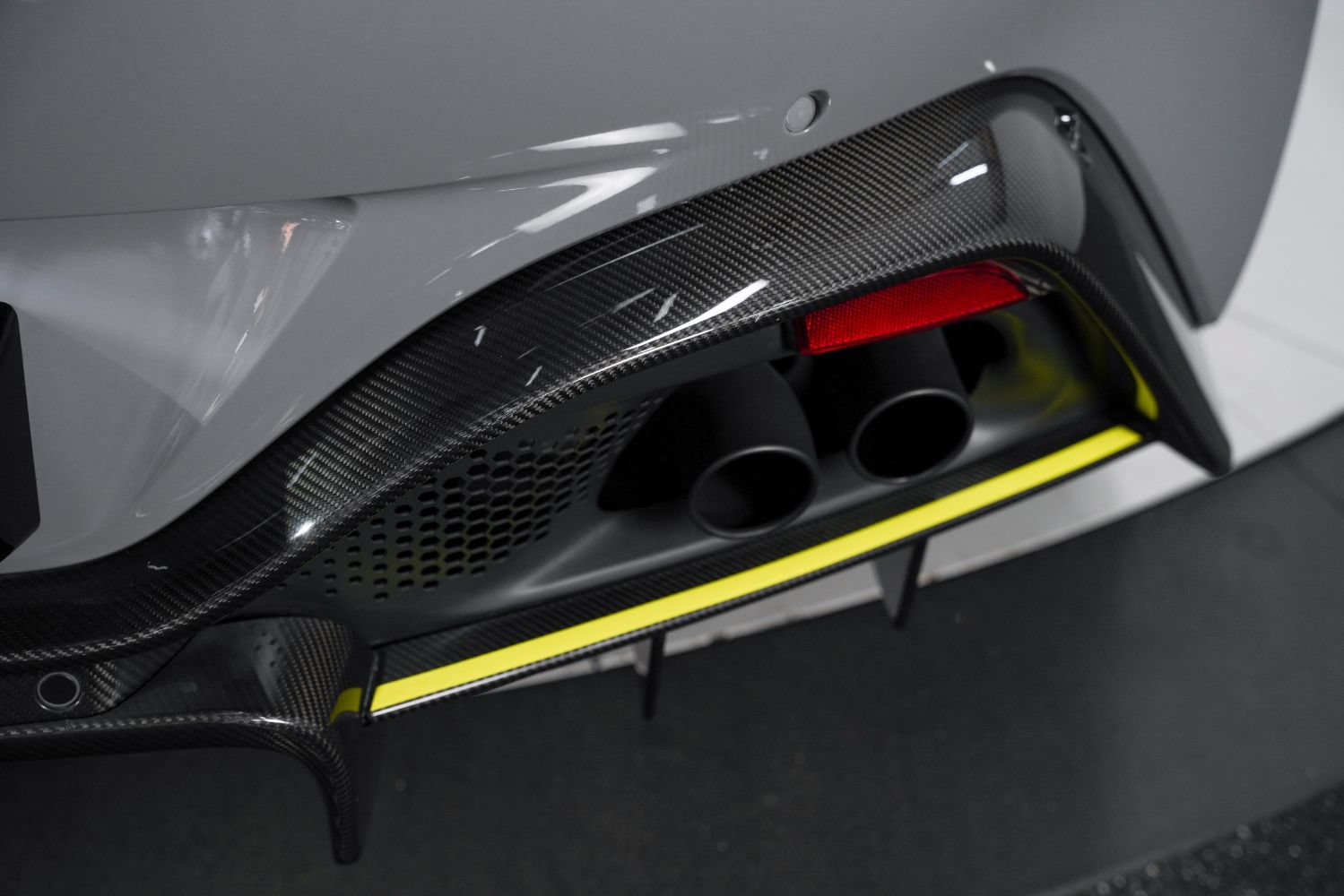 Used 2020 Aston Martin V8 Vantage AMR RWD image 28