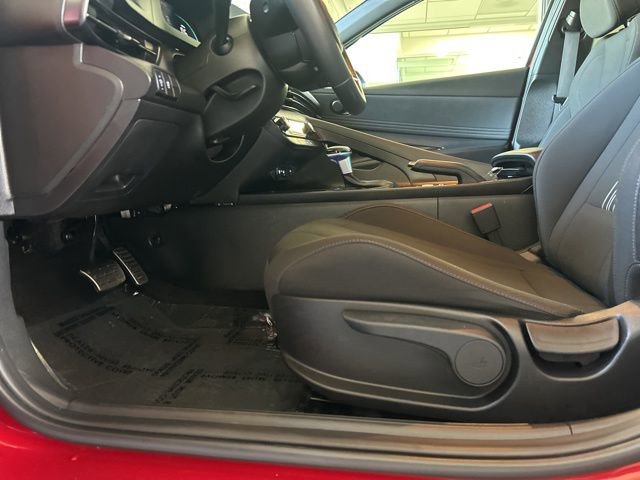 Certified 2025 Hyundai Elantra Sport image 16