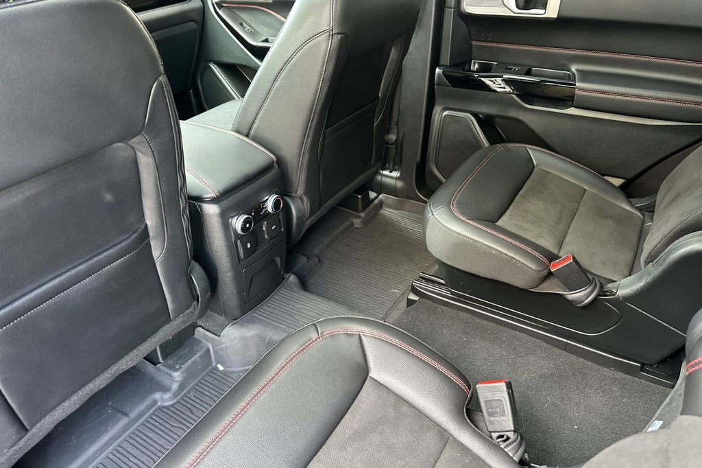 Used 2024 Ford Explorer ST-Line w/ Class IV Trailer Tow Package image 12