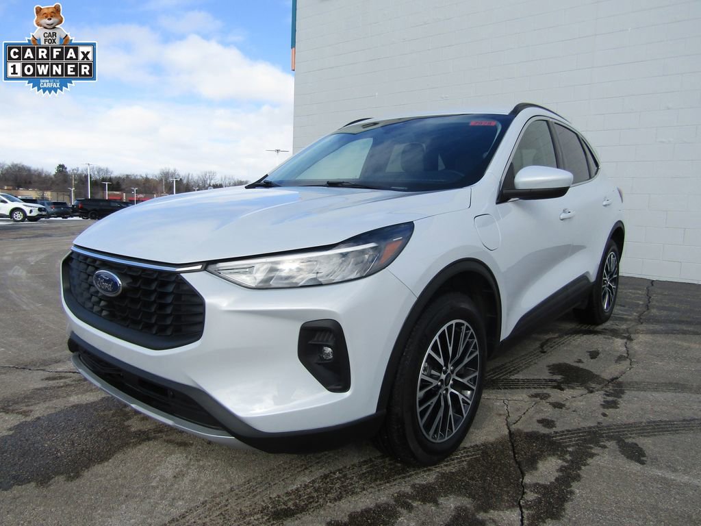 Used 2025 Ford Escape SE image 2