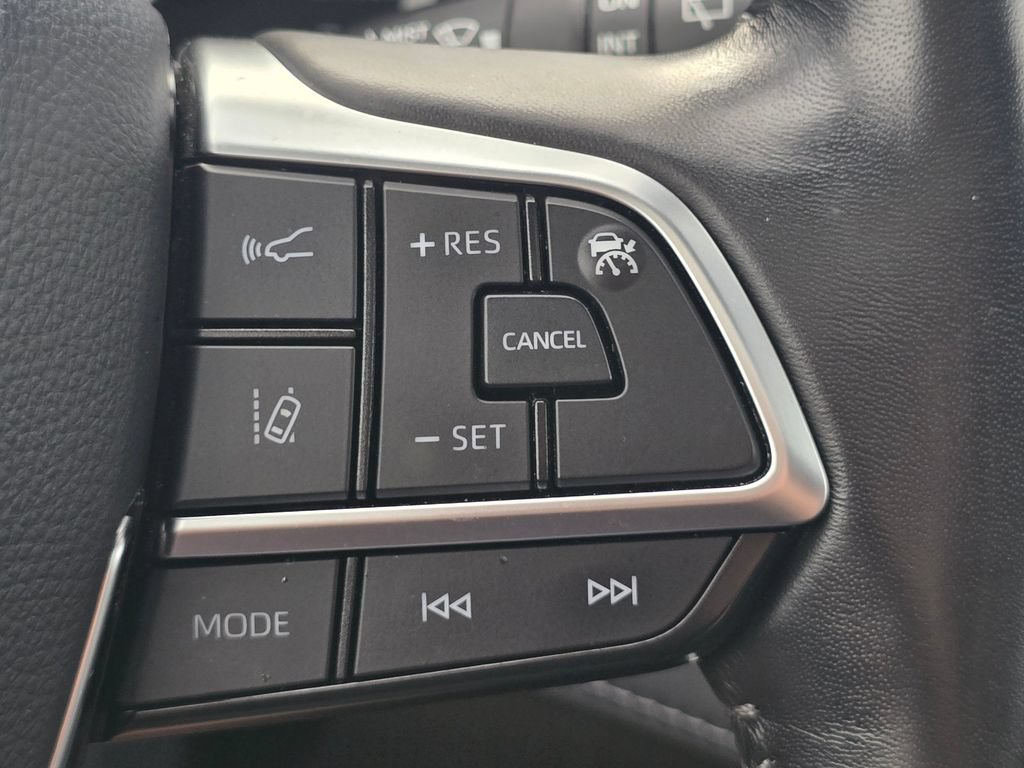 Used 2021 Toyota Highlander XLE AWD/4WD image 33