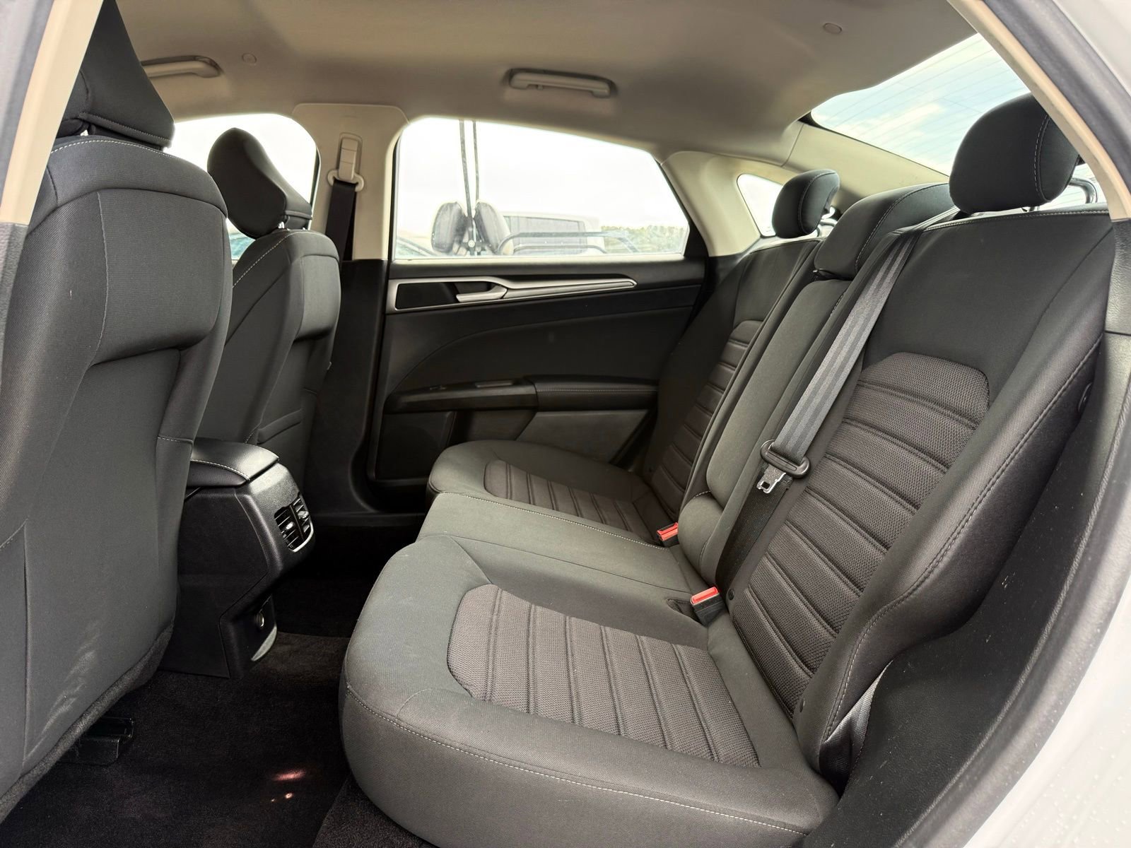 Used 2020 Ford Fusion SE image 18