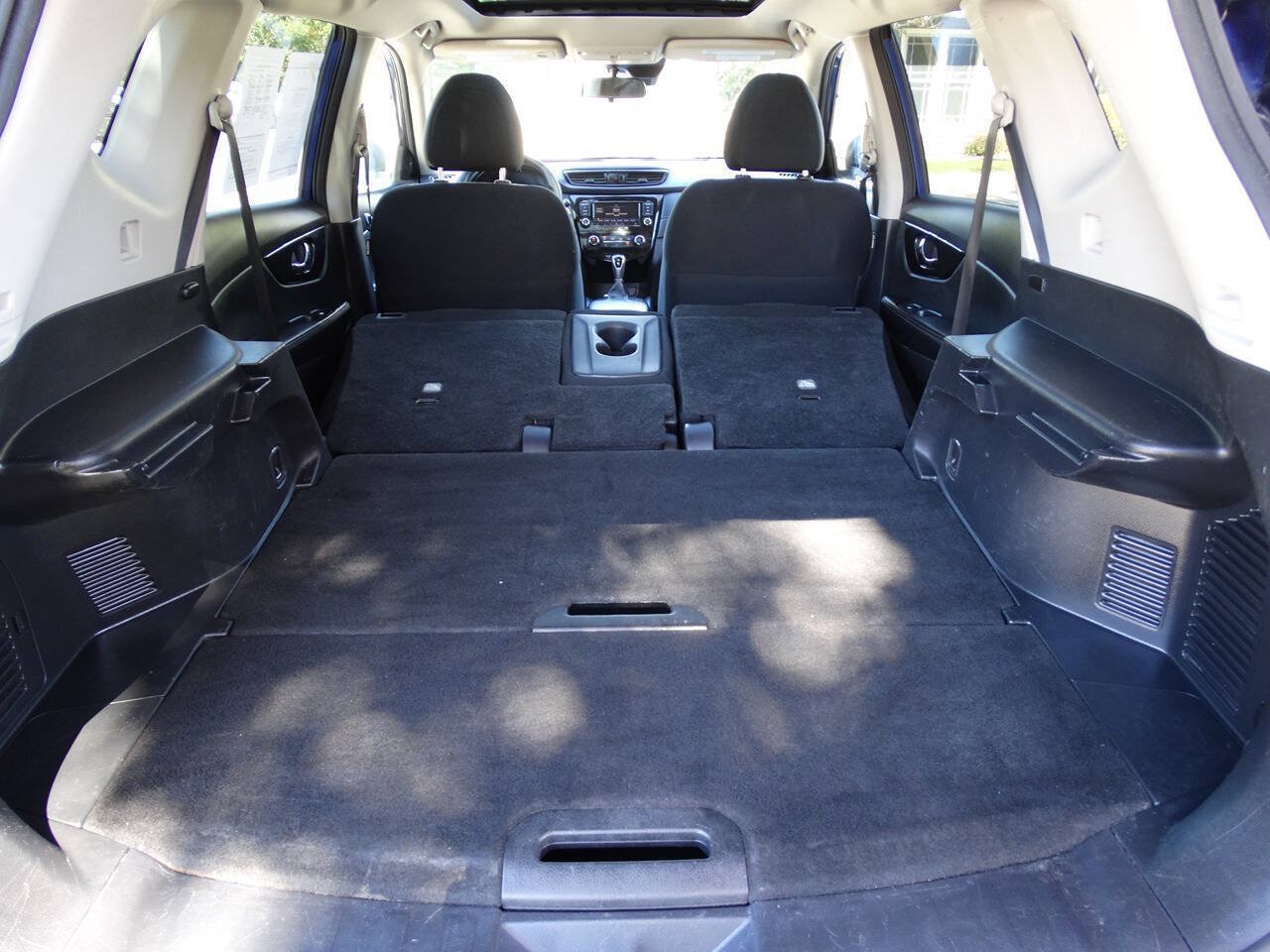 Used 2020 Nissan Rogue AWD w/ SV Moonroof Package image 36