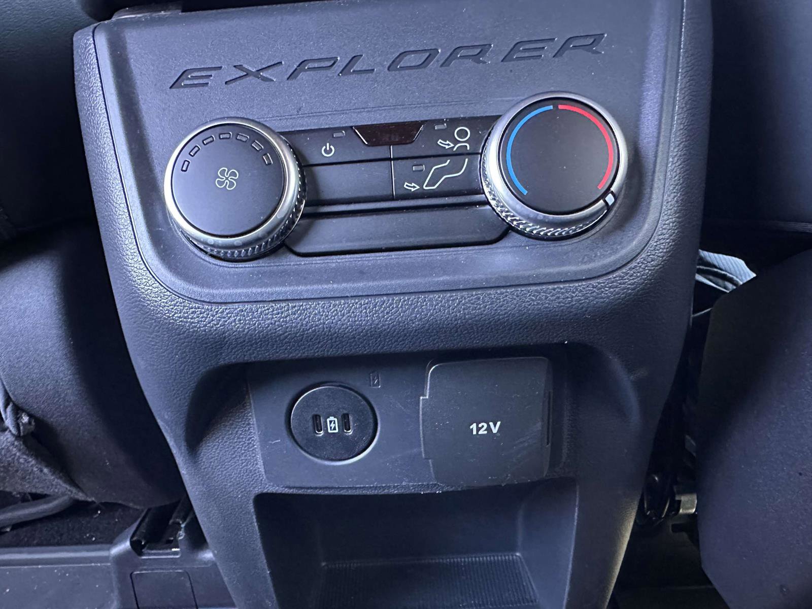 Used 2025 Ford Explorer ST-Line w/ ST-Line Street Pack AWD/4WD image 16