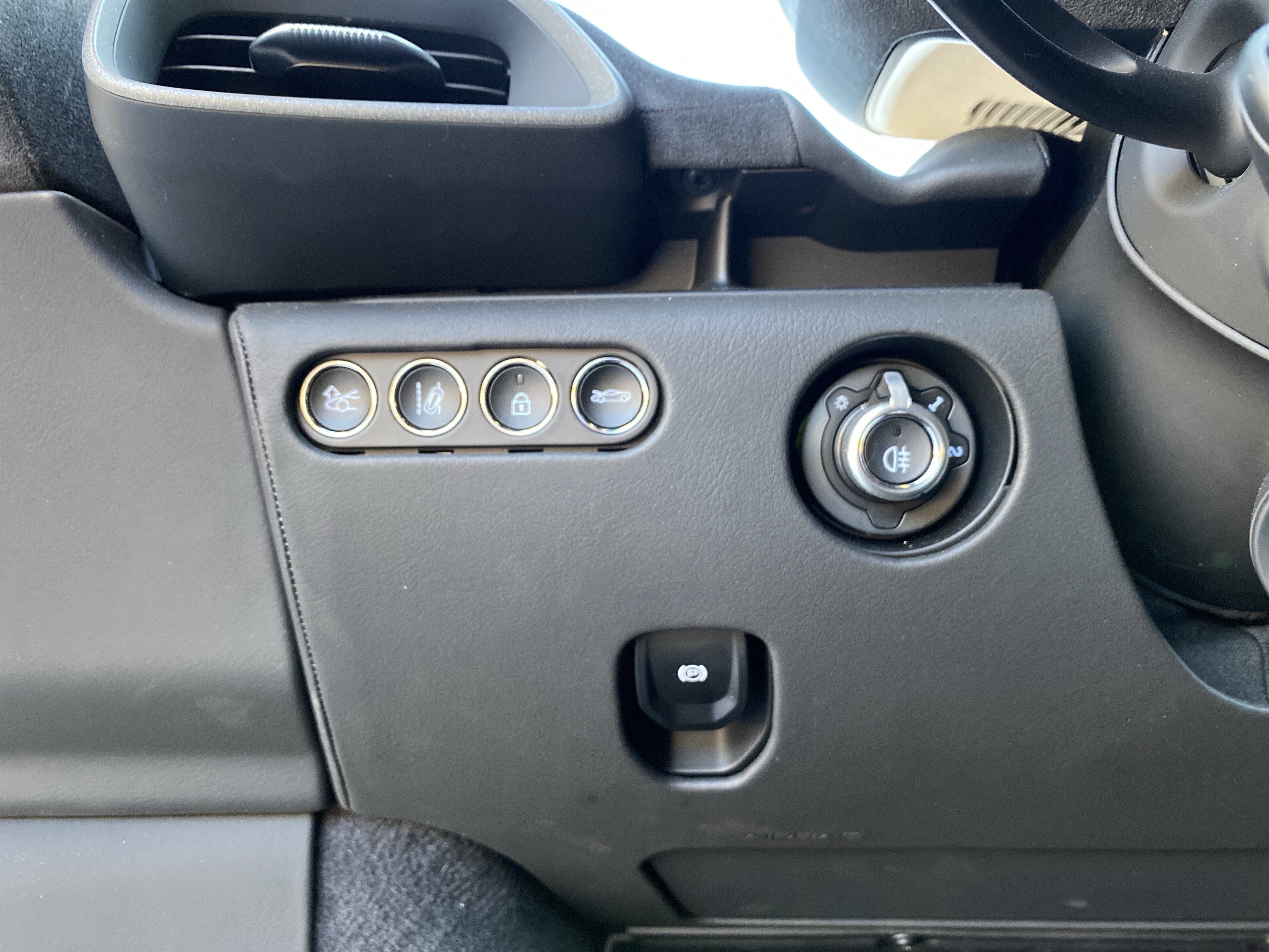 Used 2025 McLaren Artura Spider image 22