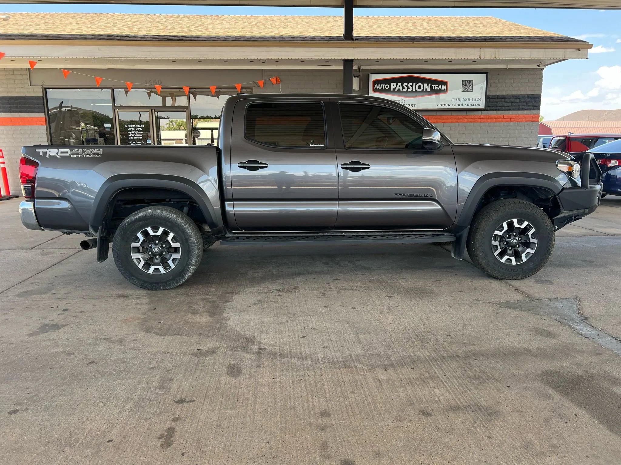 Used 2019 Toyota Tacoma TRD Off-Road image 4