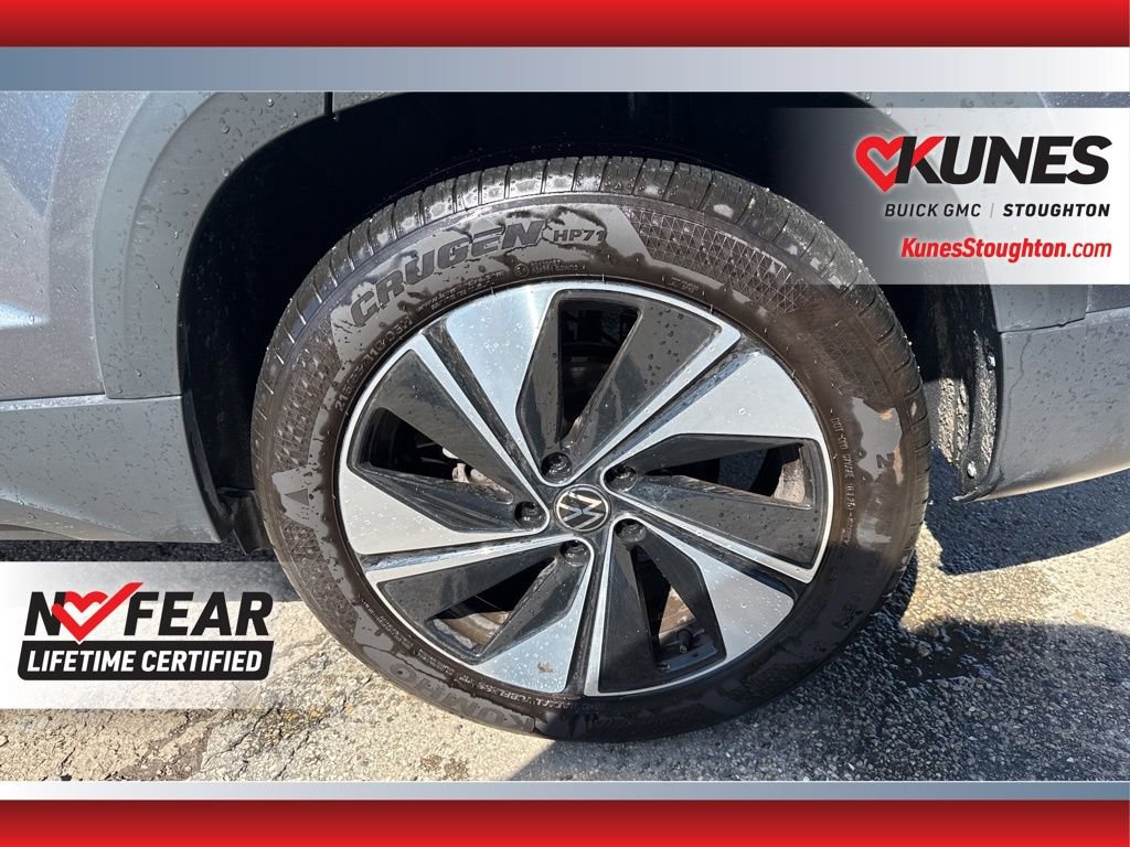 Used 2025 Volkswagen Taos SE AWD/4WD image 17