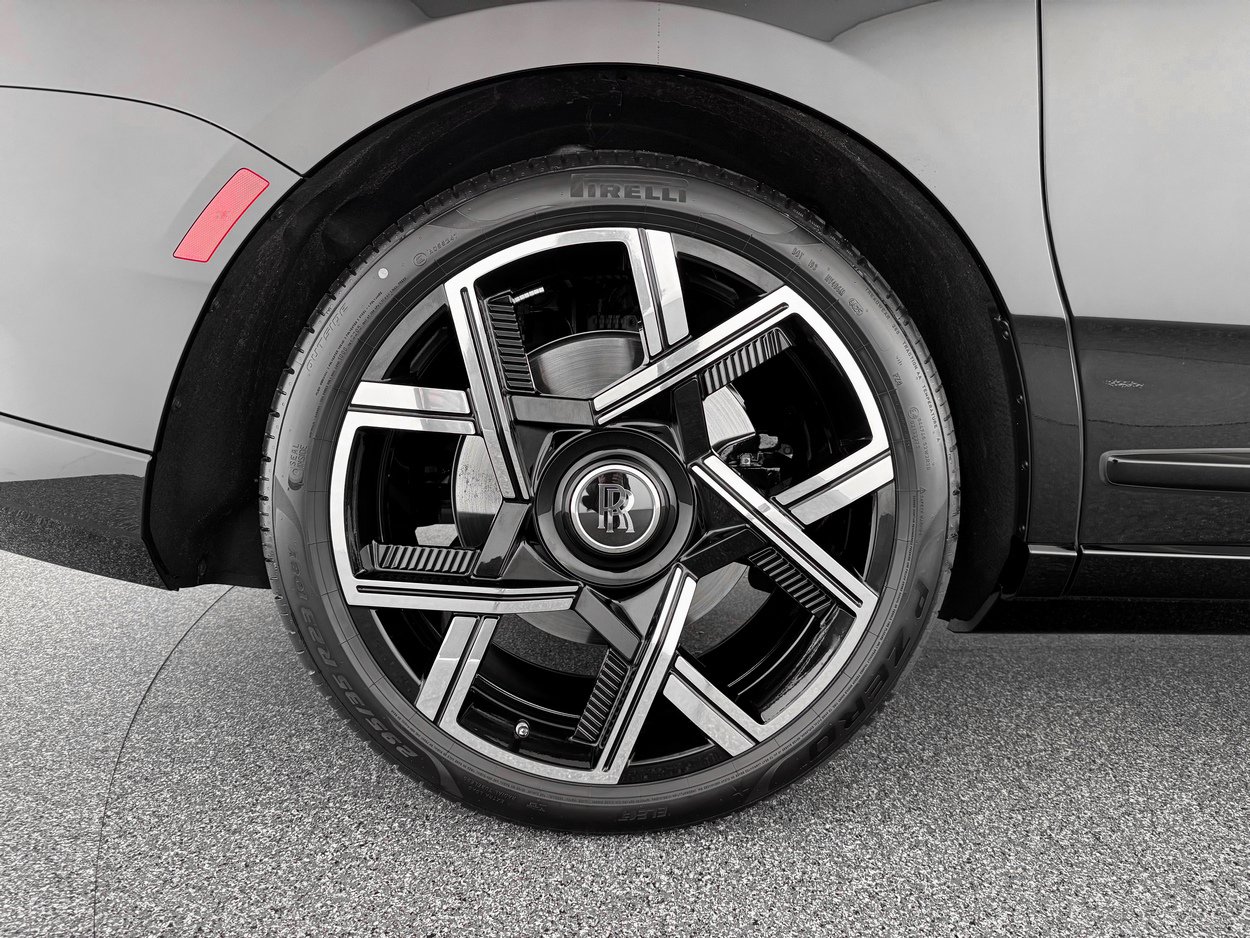 New 2026 Rolls-Royce Cullinan Black Badge AWD/4WD image 37