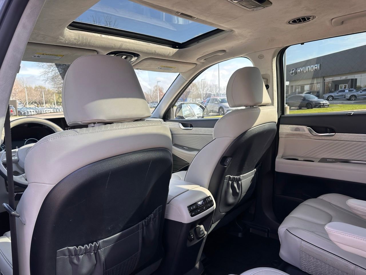 Used 2024 Hyundai Palisade Calligraphy image 19