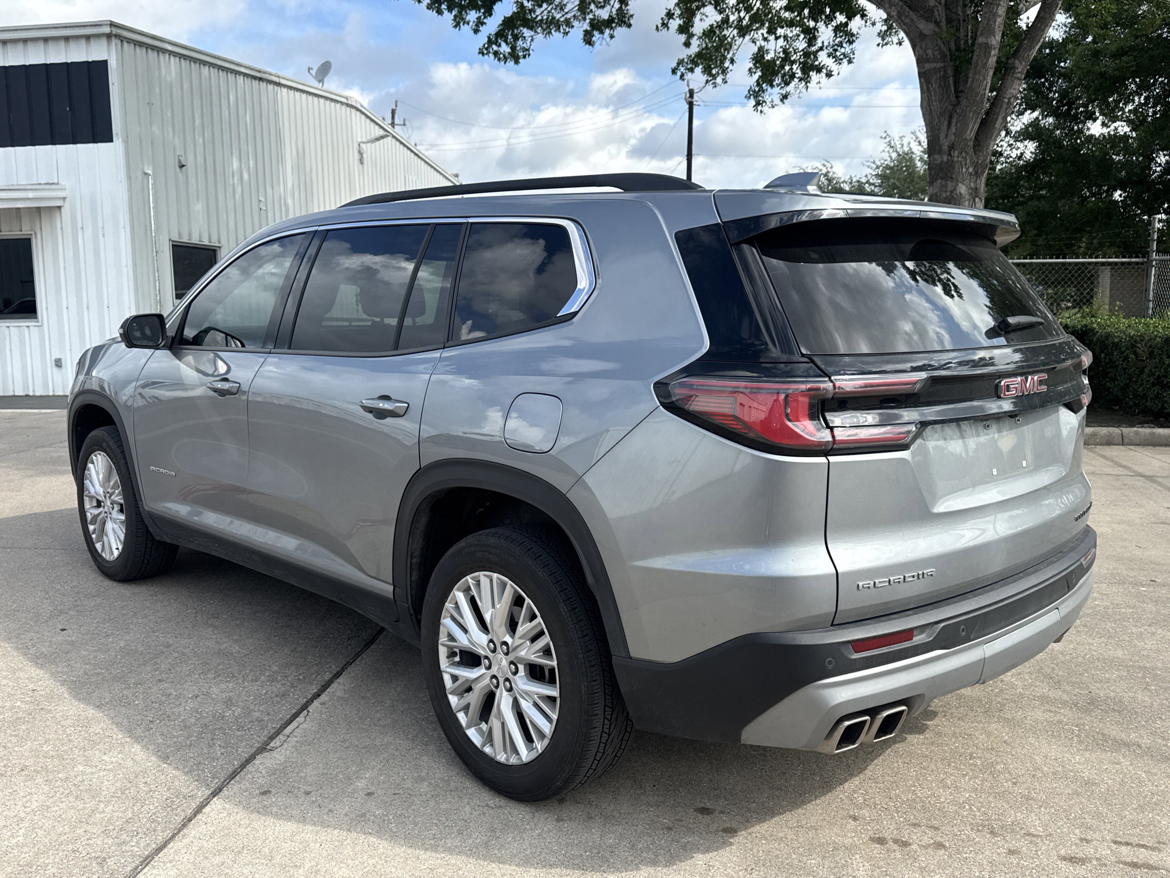 Used 2024 GMC Acadia Elevation FWD image 9