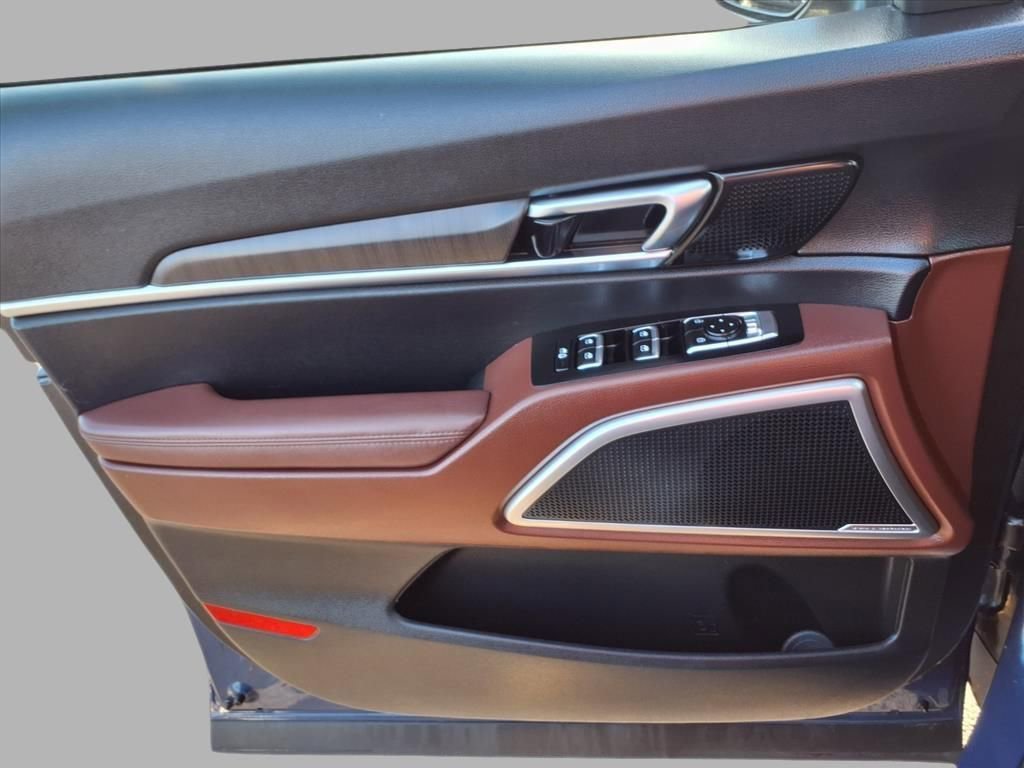 Used 2023 Kia Telluride EX w/ EX Captain's Chair Package image 14