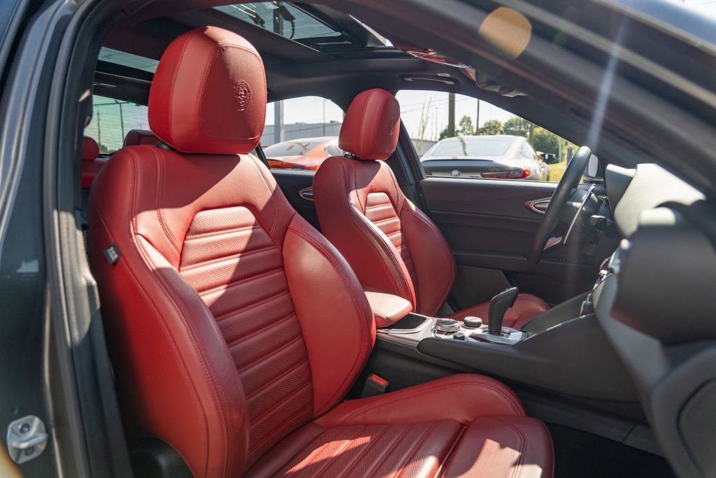 Used 2023 Alfa Romeo Giulia Veloce RWD image 20