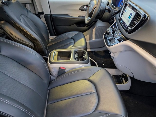 Used 2024 Chrysler Pacifica Touring-L image 31