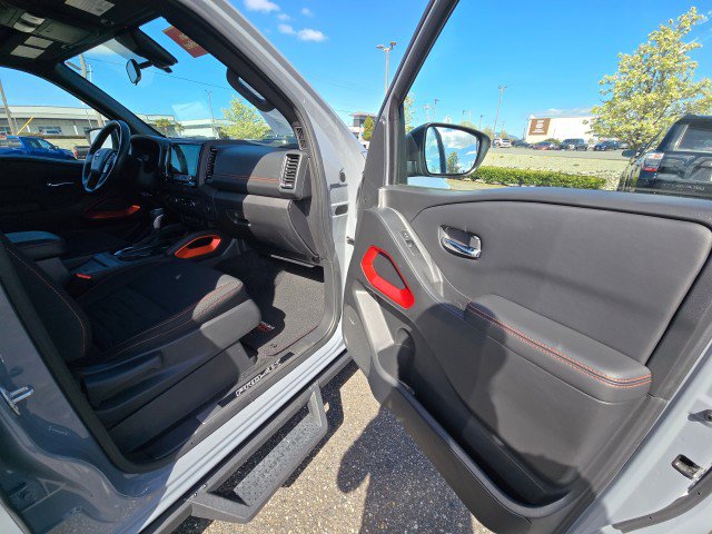 Certified 2023 Nissan Frontier PRO-4X w/ Pro Convenience Package AWD/4WD image 11