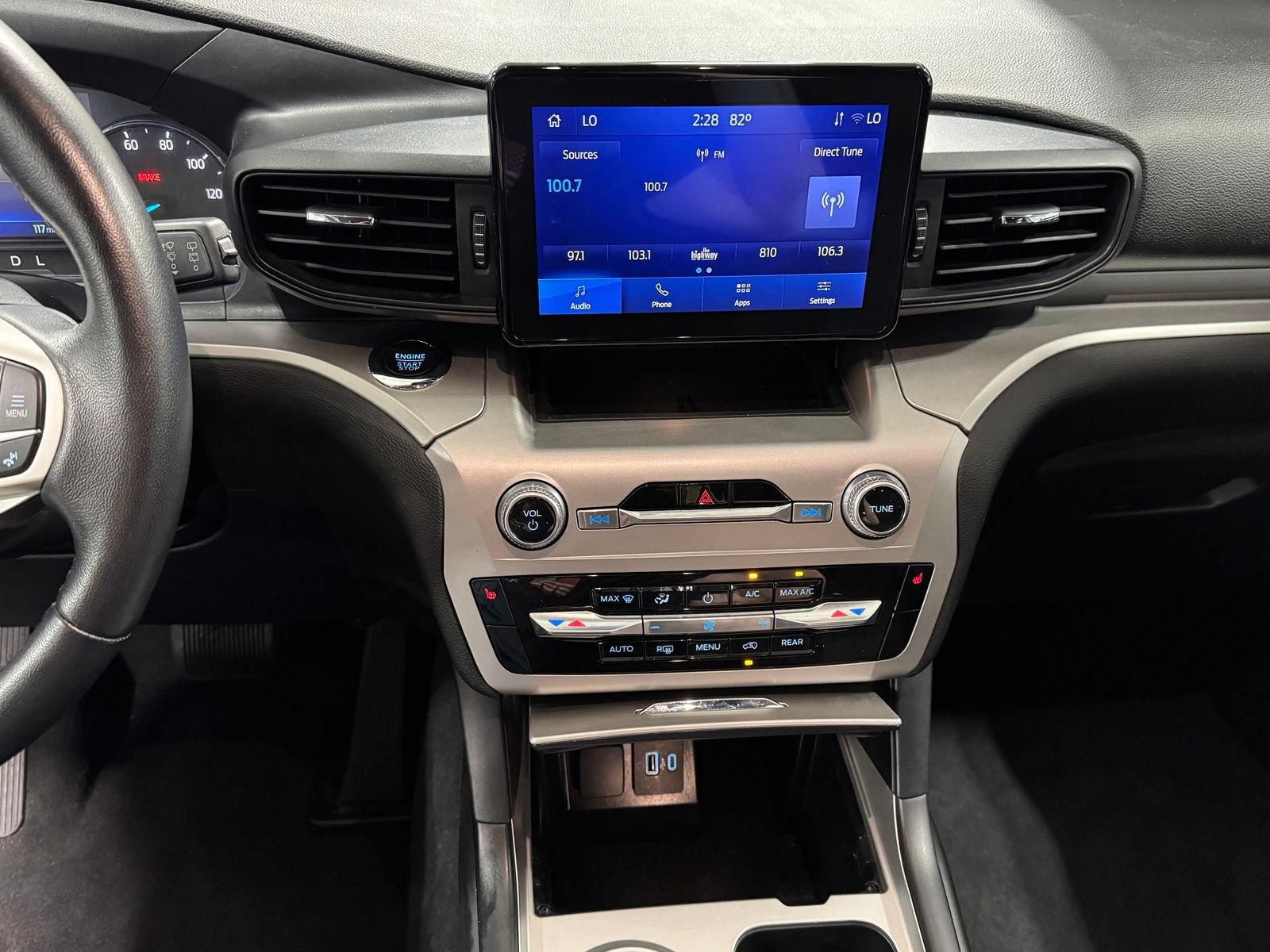 Used 2022 Ford Explorer XLT AWD/4WD image 26
