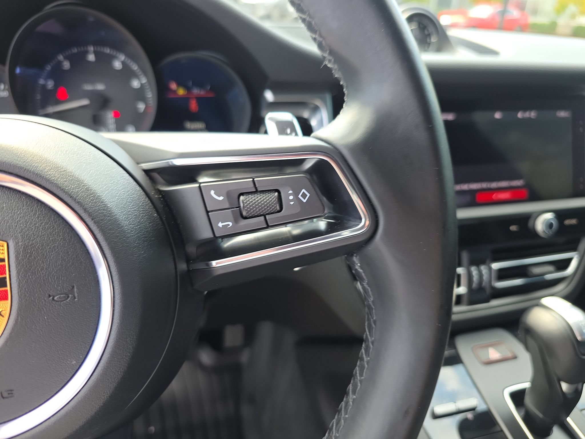Used 2023 Porsche Macan Turbo AWD/4WD image 28