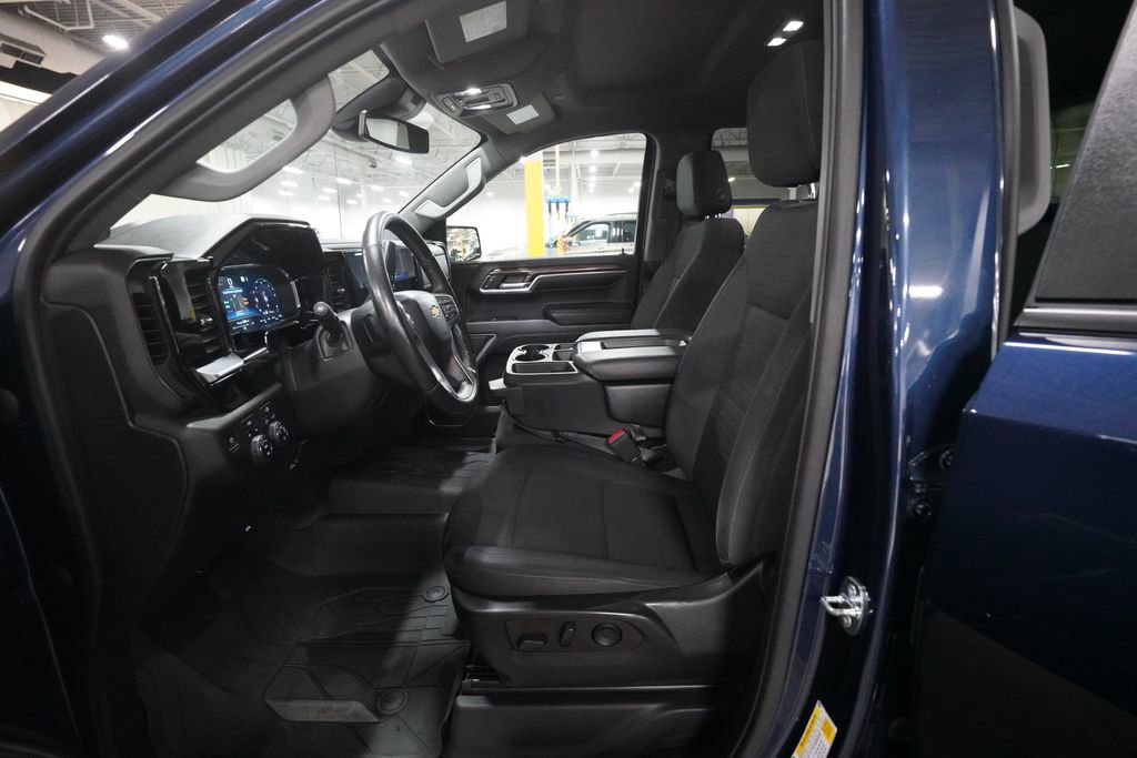 Used 2022 Chevrolet Silverado 1500 LT w/ Convenience Package II AWD/4WD image 7