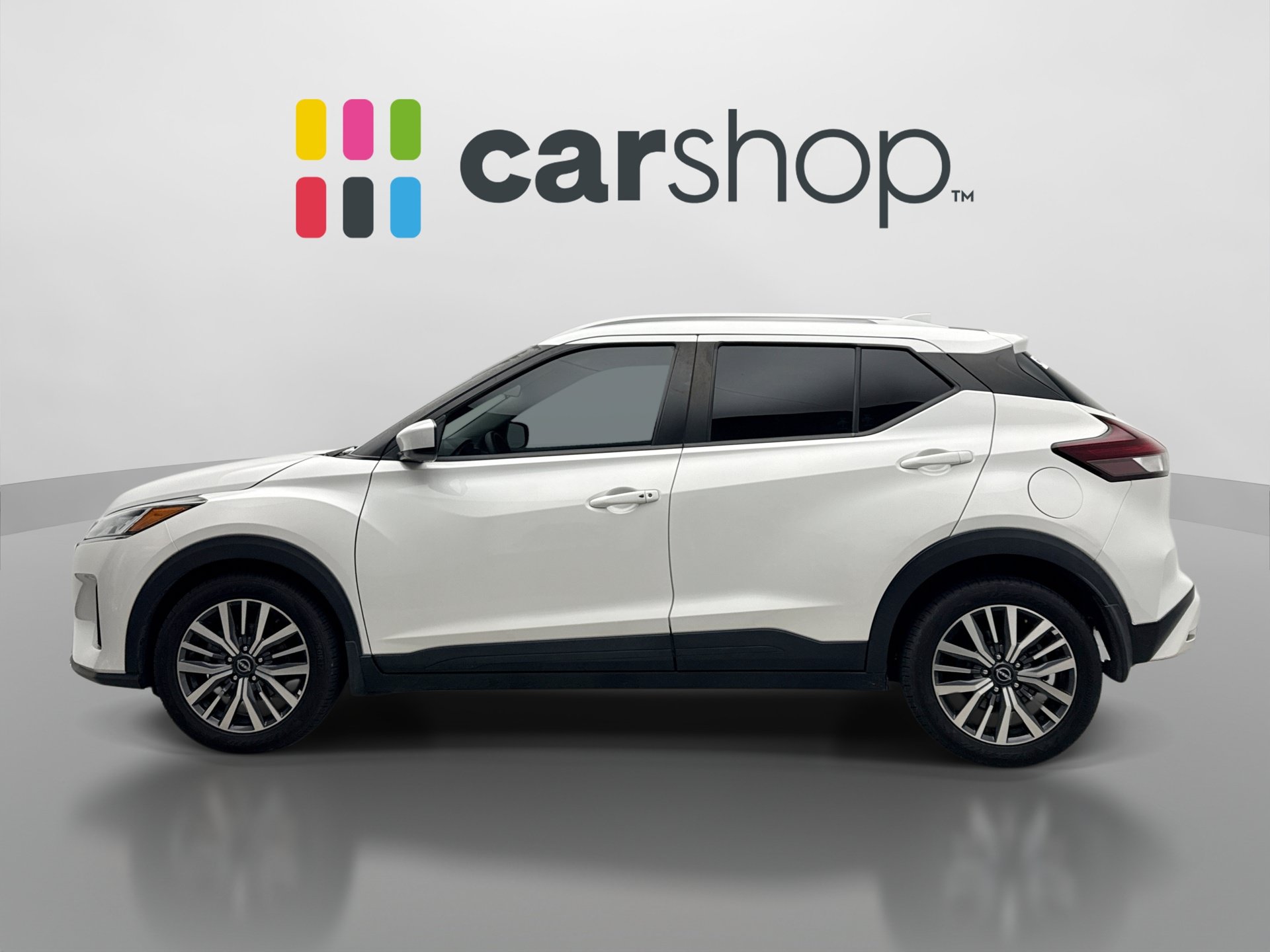 Used 2023 Nissan Kicks SV FWD image 2