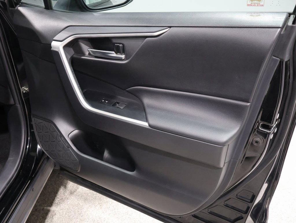Used 2021 Toyota RAV4 XLE Premium image 29