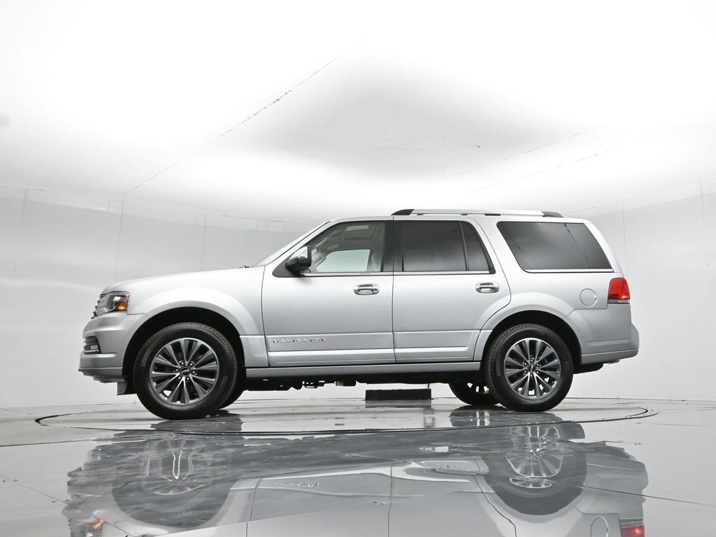 Used 2017 Lincoln Navigator Select image 7