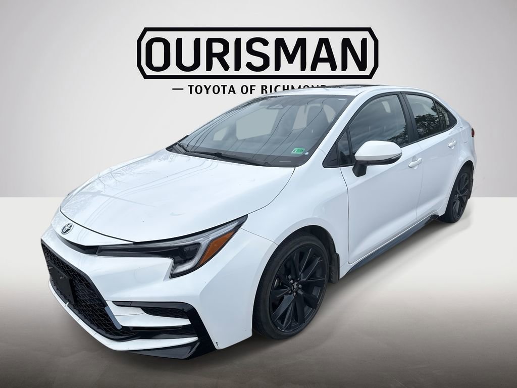 Used 2024 Toyota Corolla SE w/ SE Package image 3