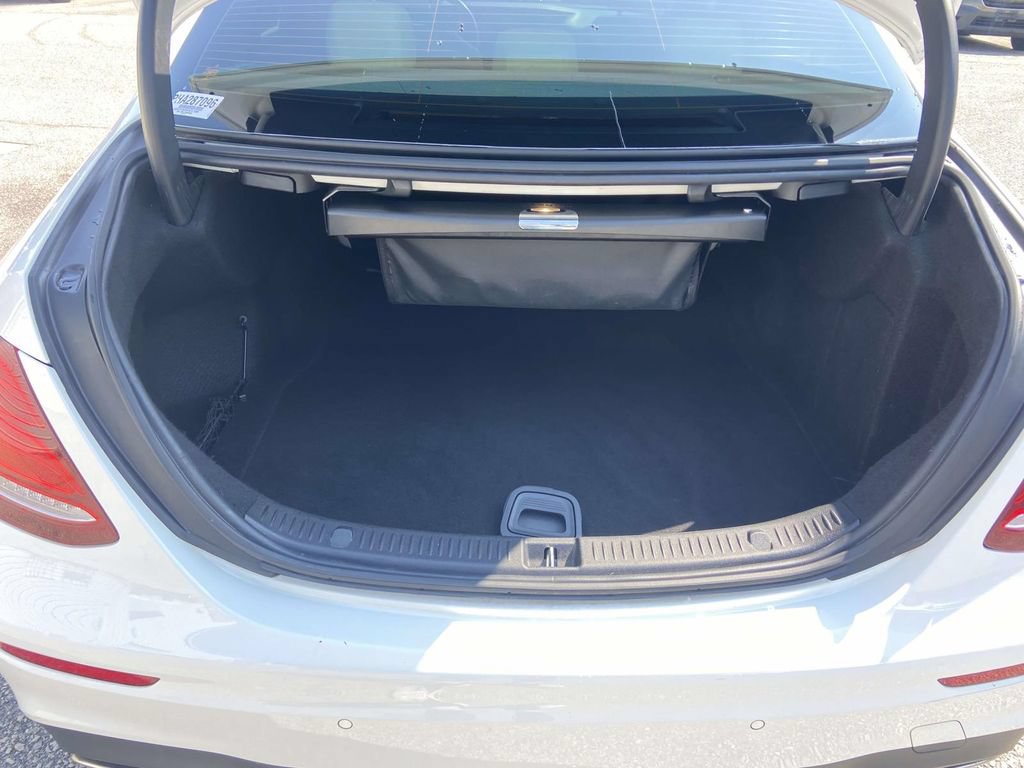 Used 2017 Mercedes-Benz E 300 4MATIC image 9