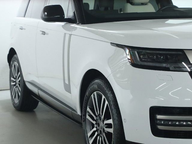 Used 2024 Land Rover Range Rover SE AWD/4WD image 6