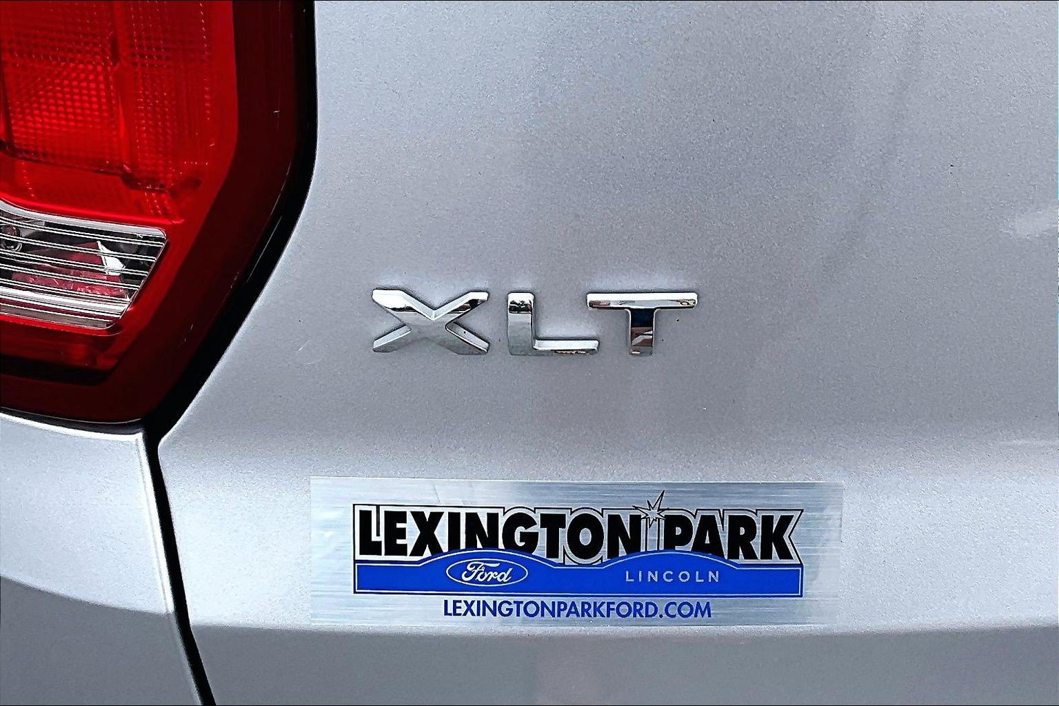 Used 2016 Ford Explorer XLT AWD/4WD image 24